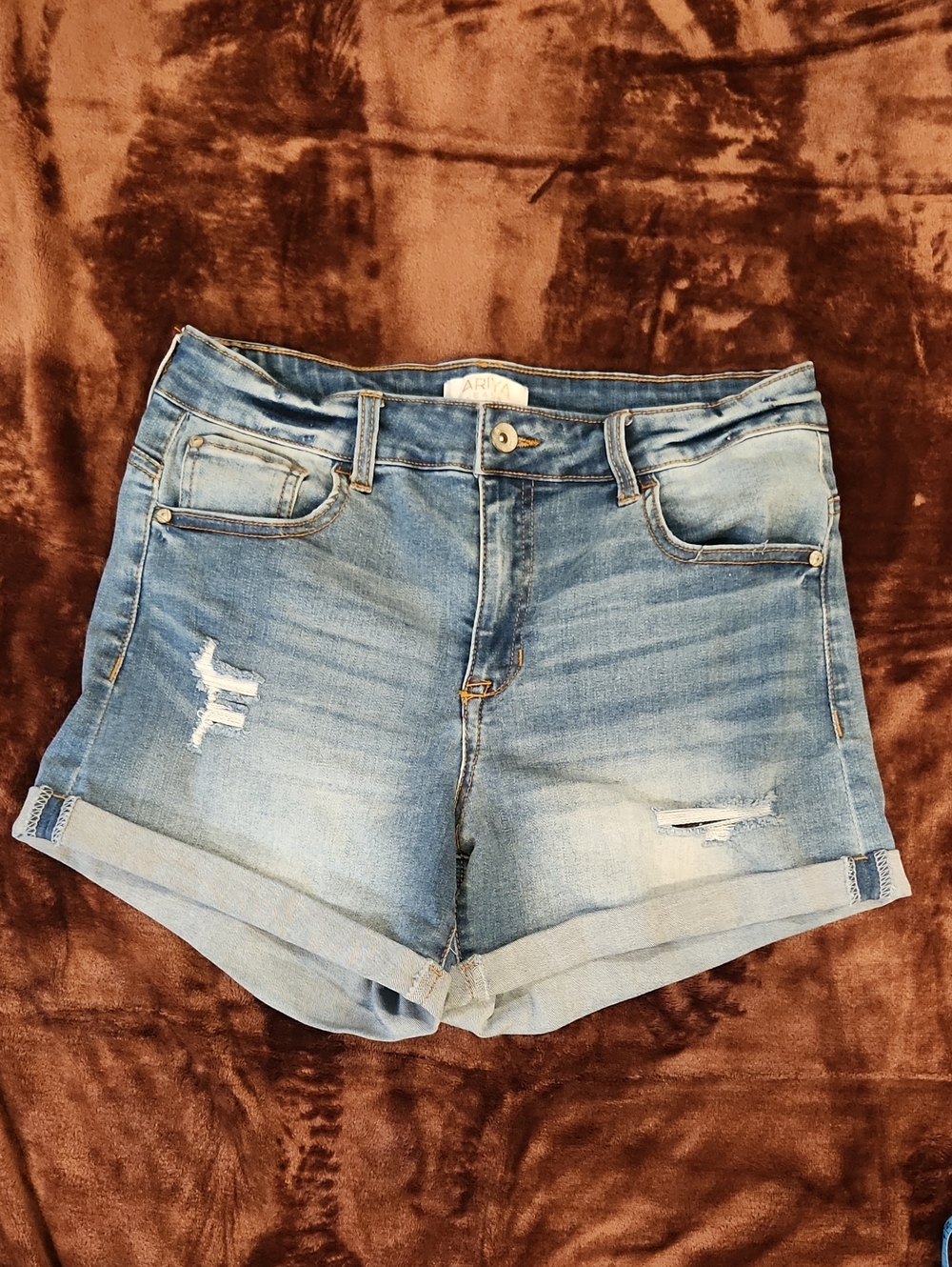 Ariya Jeans Distressed Denim Shorts Size 9/29 Cuffed Light Wash